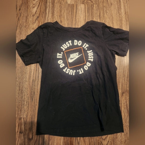 Nike tee - Picture 1 of 3